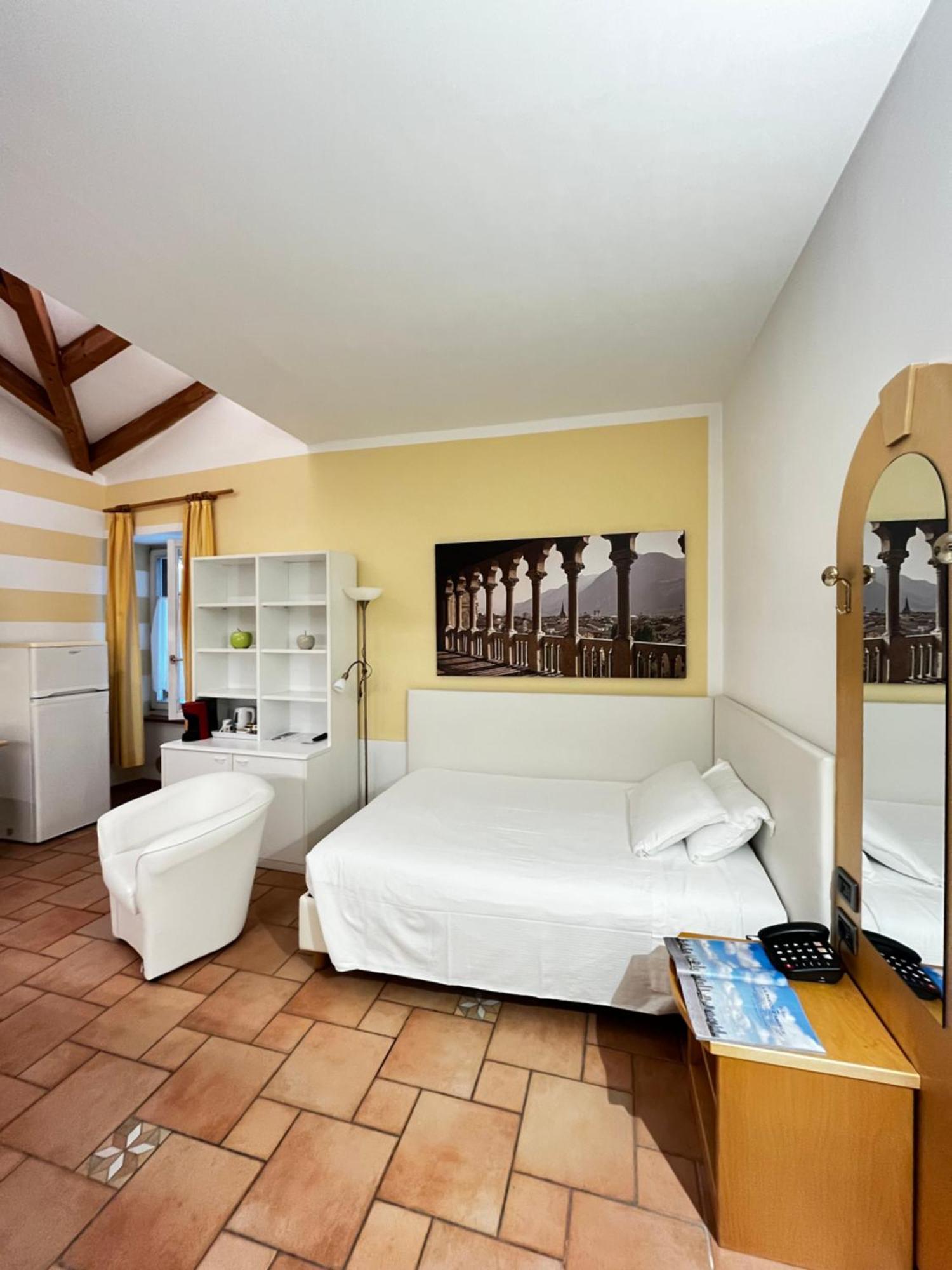 Manci Apartments By Hotel America Trento Exteriör bild