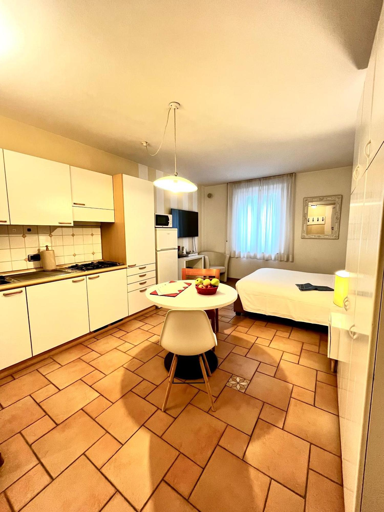 Manci Apartments By Hotel America Trento Exteriör bild